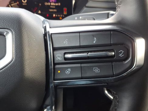 Used 2025 GMC Acadia Elevation image 26