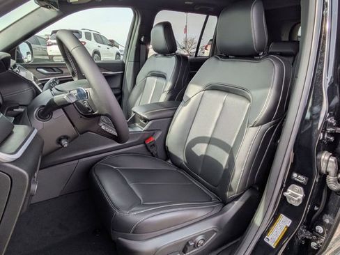 New 2026 Jeep Grand Cherokee Limited w/ Luxury Tech Group II AWD/4WD image 12