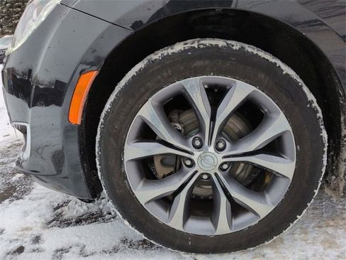 Used 2019 Chrysler Pacifica Limited w/ Tire & Wheel Group image 10