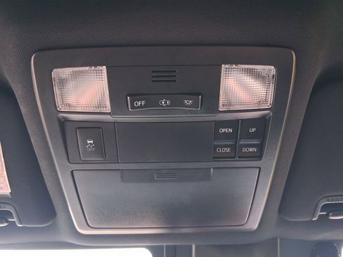 Used 2018 Toyota Tacoma TRD Sport image 24