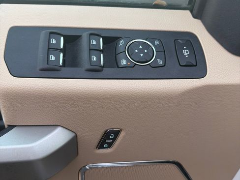 Used 2020 Ford F350 Lariat w/ FX4 Off-Road Package image 12