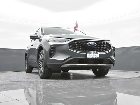 Used 2025 Ford Escape SE w/ PHEV Premium Package image 38