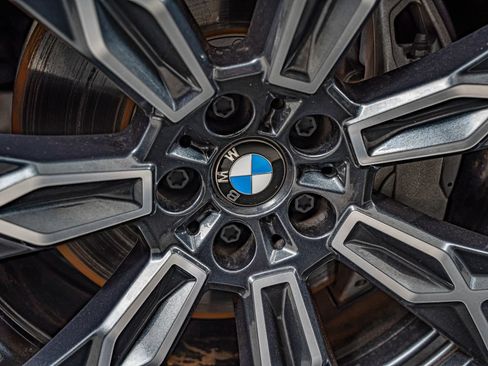 Used 2024 BMW i7 eDrive50 RWD image 11