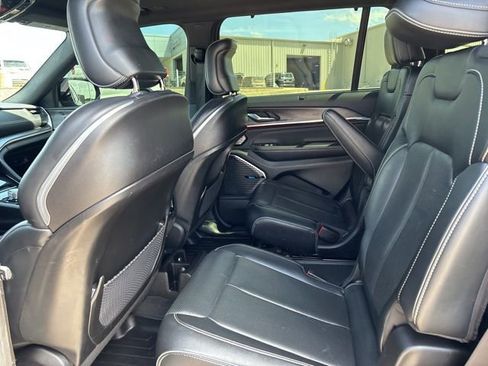 Used 2021 Jeep Grand Cherokee L Overland w/ Luxury Tech Group IV AWD/4WD image 18