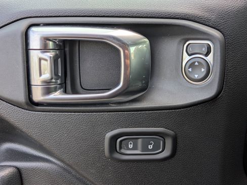 Used 2025 Jeep Wrangler Unlimited Rubicon 4xe w/ Convenience Group image 15