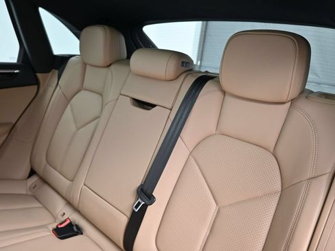 Certified 2026 Porsche Macan AWD/4WD image 6