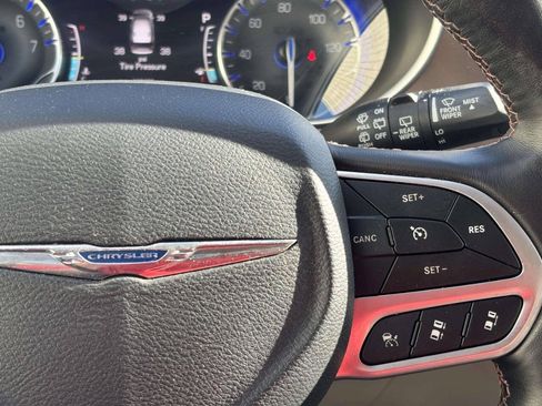Used 2019 Chrysler Pacifica Touring-L Plus w/ Advanced Safetytec Group FWD image 33