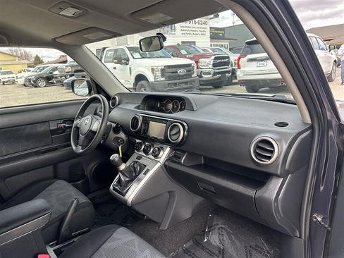 Used 2012 Scion xB FWD image 6