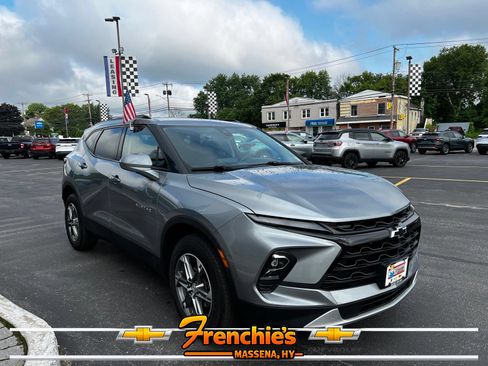 Used 2023 Chevrolet Blazer LT w/ Convenience Package AWD/4WD image 3