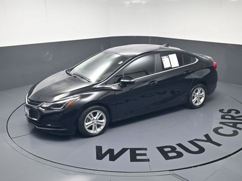 Used 2018 Chevrolet Cruze LT w/ Convenience Package image 29