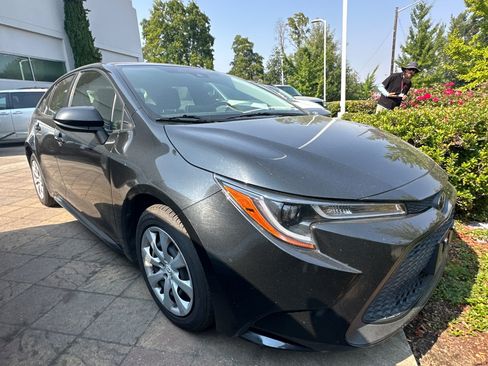 Used 2022 Toyota Corolla LE FWD image 2