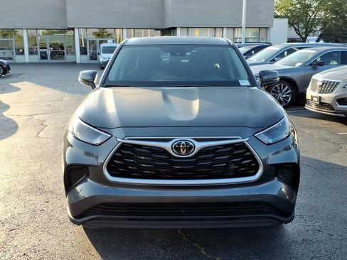 Used 2023 Toyota Highlander L FWD image 12