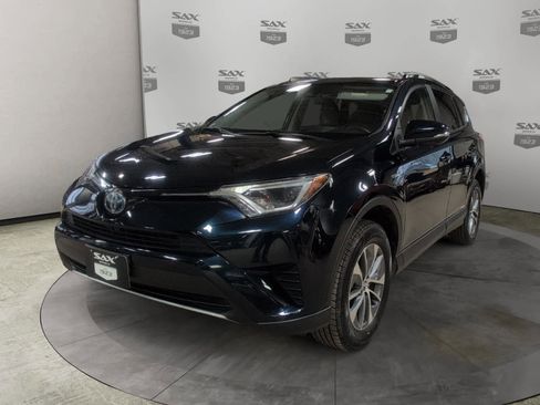 Used 2018 Toyota RAV4 LE image 7