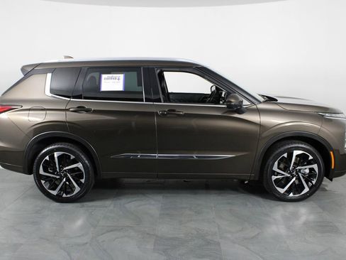 Used 2023 Mitsubishi Outlander SEL image 16