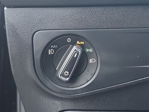 Used 2019 Volkswagen Tiguan S image 26