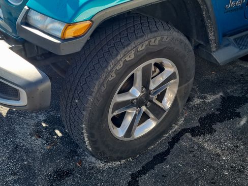 Used 2020 Jeep Wrangler Unlimited Sahara AWD/4WD image 7