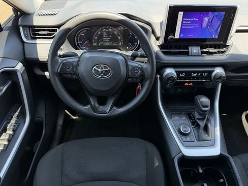 Used 2025 Toyota RAV4 LE AWD/4WD image 12