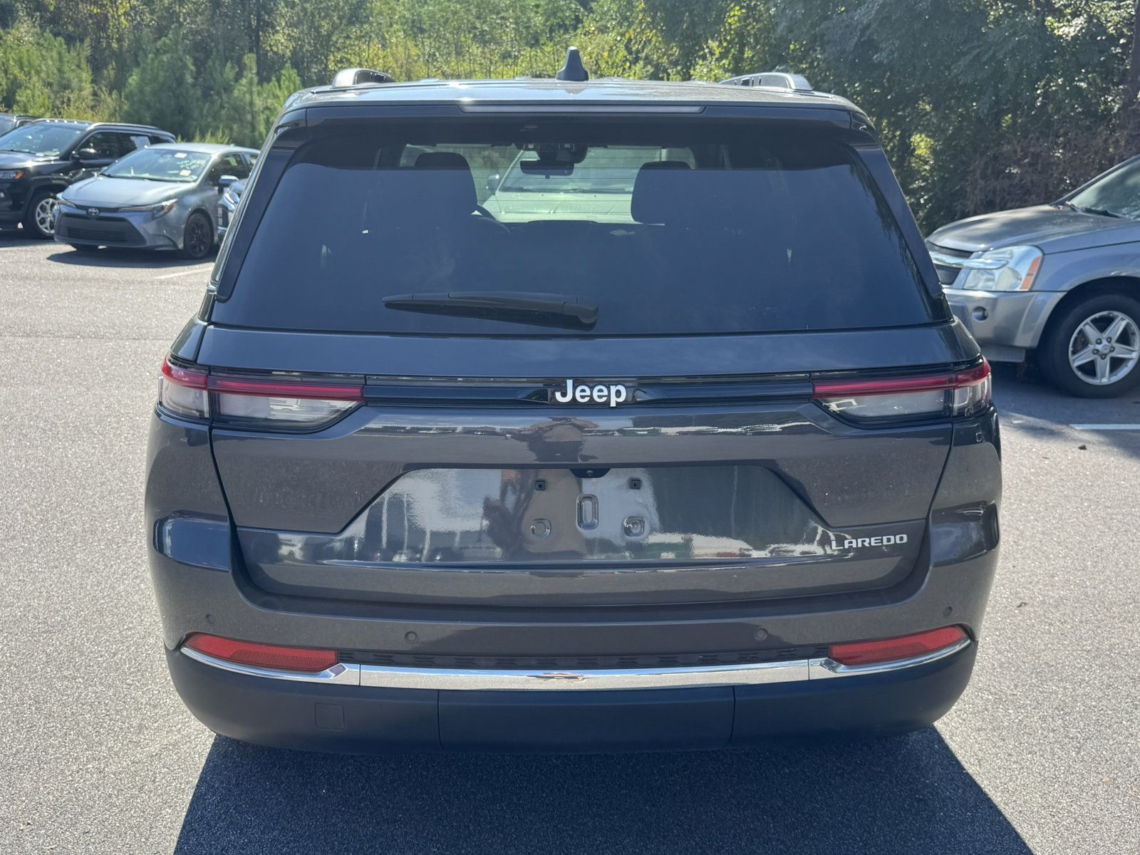 Used 2025 Jeep Grand Cherokee Laredo X w/ Luxury Tech Group I RWD image 6