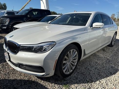 Used 2019 BMW 740i image 1