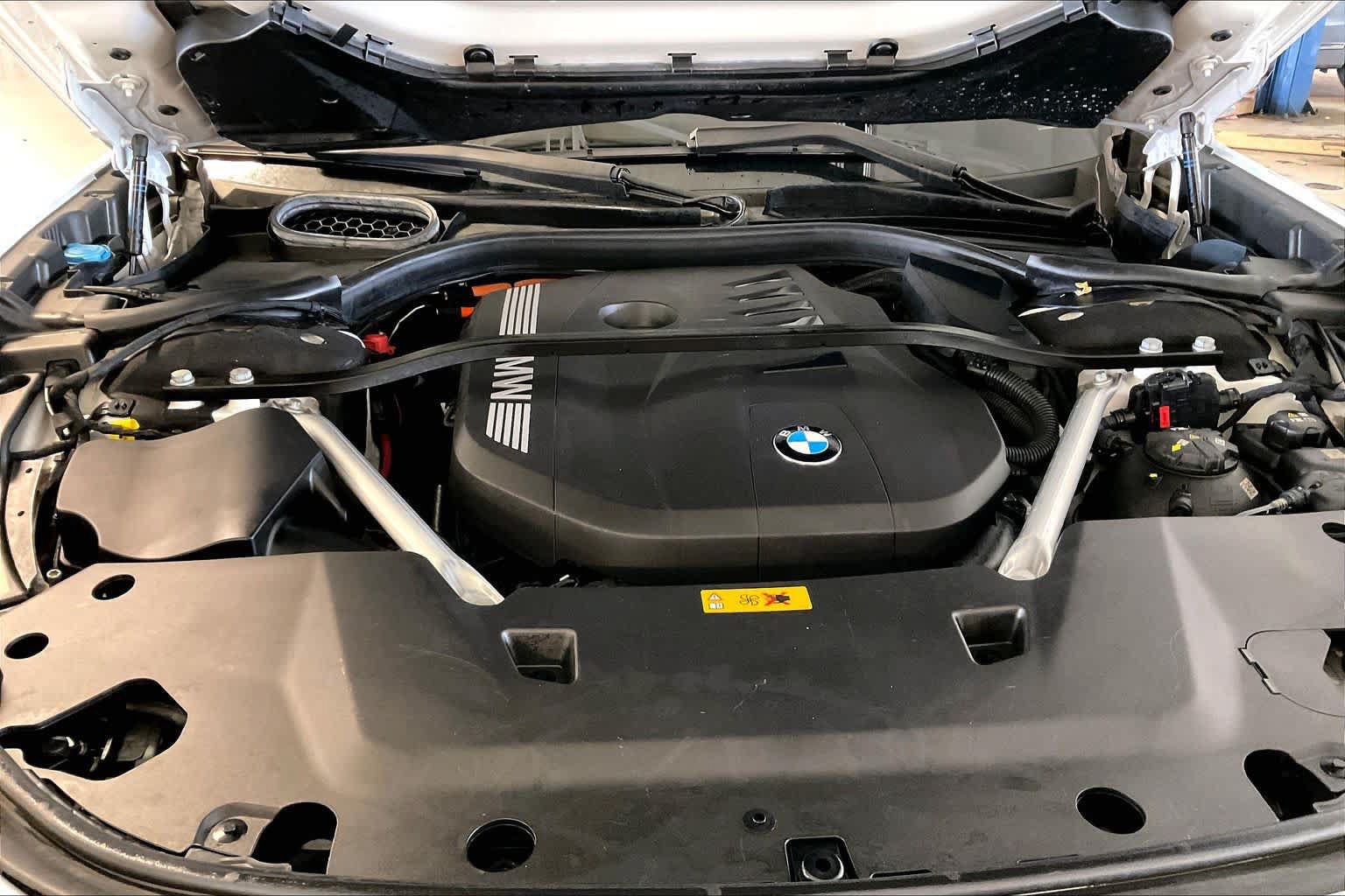 Used 2024 BMW 750e xDrive w/ Executive Package AWD/4WD image 28
