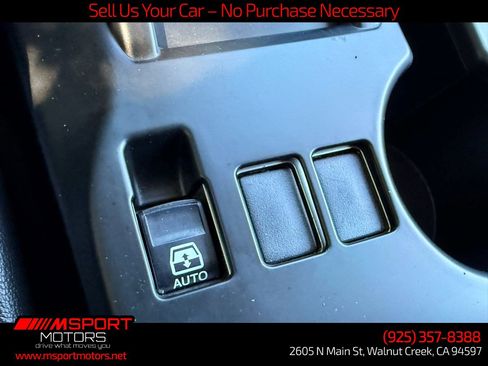 Used 2018 Toyota 4Runner SR5 AWD/4WD image 11