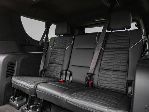 Used 2024 Cadillac Escalade ESV V AWD/4WD image 90
