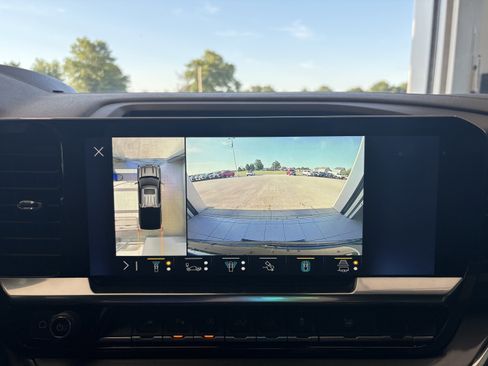 Used 2023 Chevrolet Silverado 1500 High Country w/ Technology Package image 14