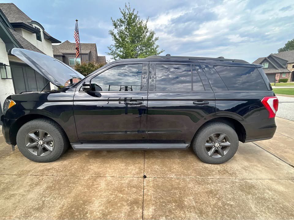 Used 2020 Ford Expedition XLT w/ Equipment Group 202A AWD/4WD image 1