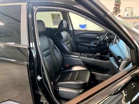 Used 2023 Nissan Rogue SV w/ SV Premium Package image 11