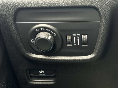 New 2026 Jeep Grand Cherokee Altitude AWD/4WD image 17