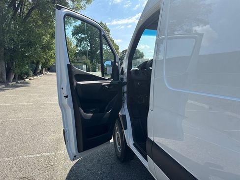 Used 2025 Mercedes-Benz Sprinter 2500 image 14