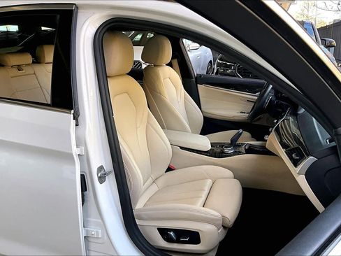 Used 2020 BMW 530i w/ Convenience Package image 8