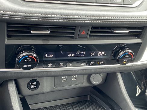 Used 2024 Nissan Rogue SV image 21