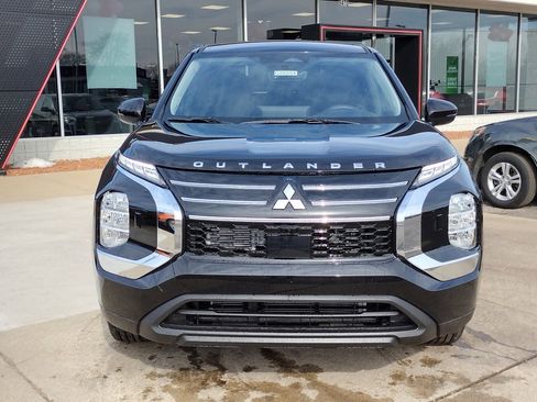 New 2026 Mitsubishi Outlander ES image 12