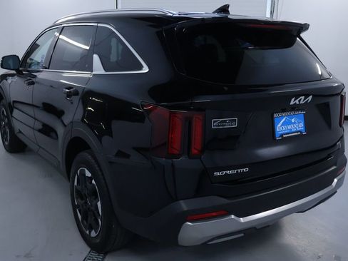 Used 2024 Kia Sorento S AWD/4WD image 5
