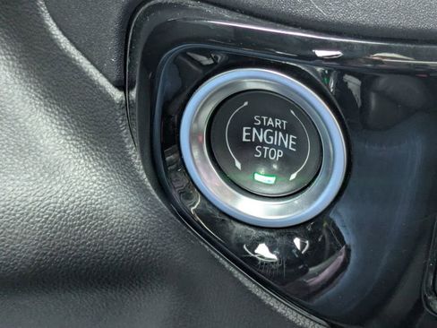Used 2025 GMC Sierra 1500 SLT AWD/4WD image 27