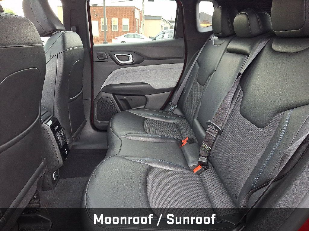 Used 2025 Jeep Compass Latitude w/ Sun & Sound Group AWD/4WD image 10