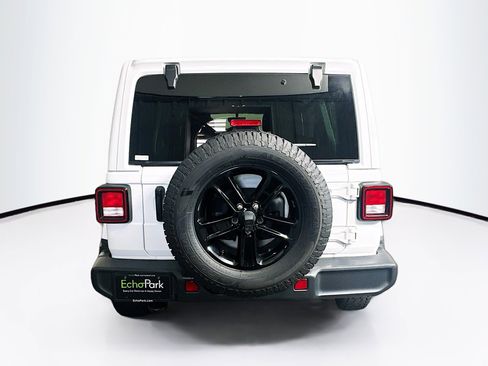 Used 2021 Jeep Wrangler Unlimited Sahara image 7