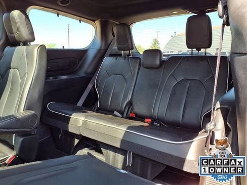Used 2026 Chrysler Pacifica Limited w/ Uconnect Theater Family Group FWD image 14