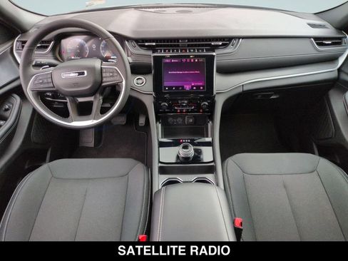 Used 2025 Jeep Grand Cherokee Laredo X w/ Luxury Tech Group I AWD/4WD image 13