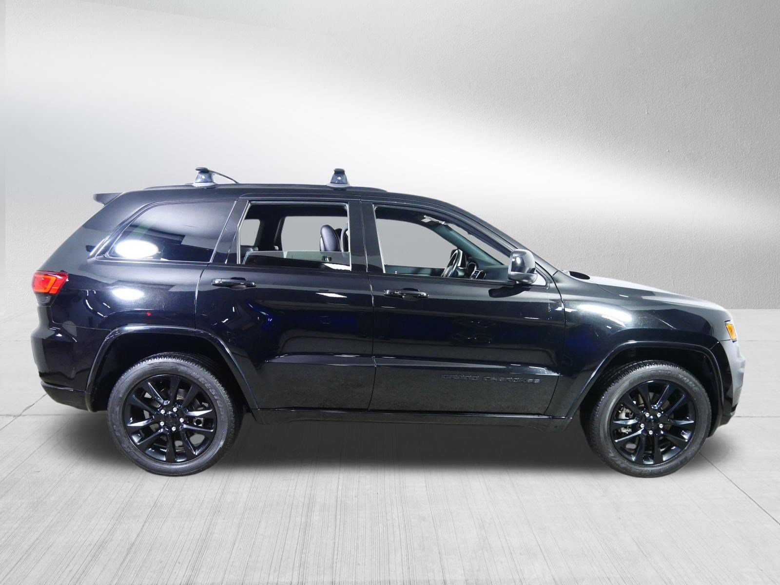 Used 2021 Jeep Grand Cherokee Laredo X AWD/4WD image 8