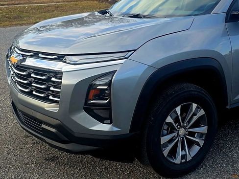 Used 2025 Chevrolet Equinox LT image 3