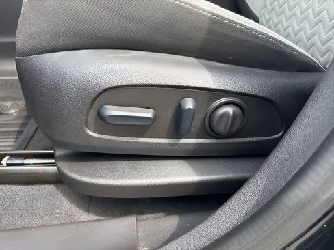 Used 2024 Chevrolet Equinox LS w/ LS Convenience Package FWD image 11
