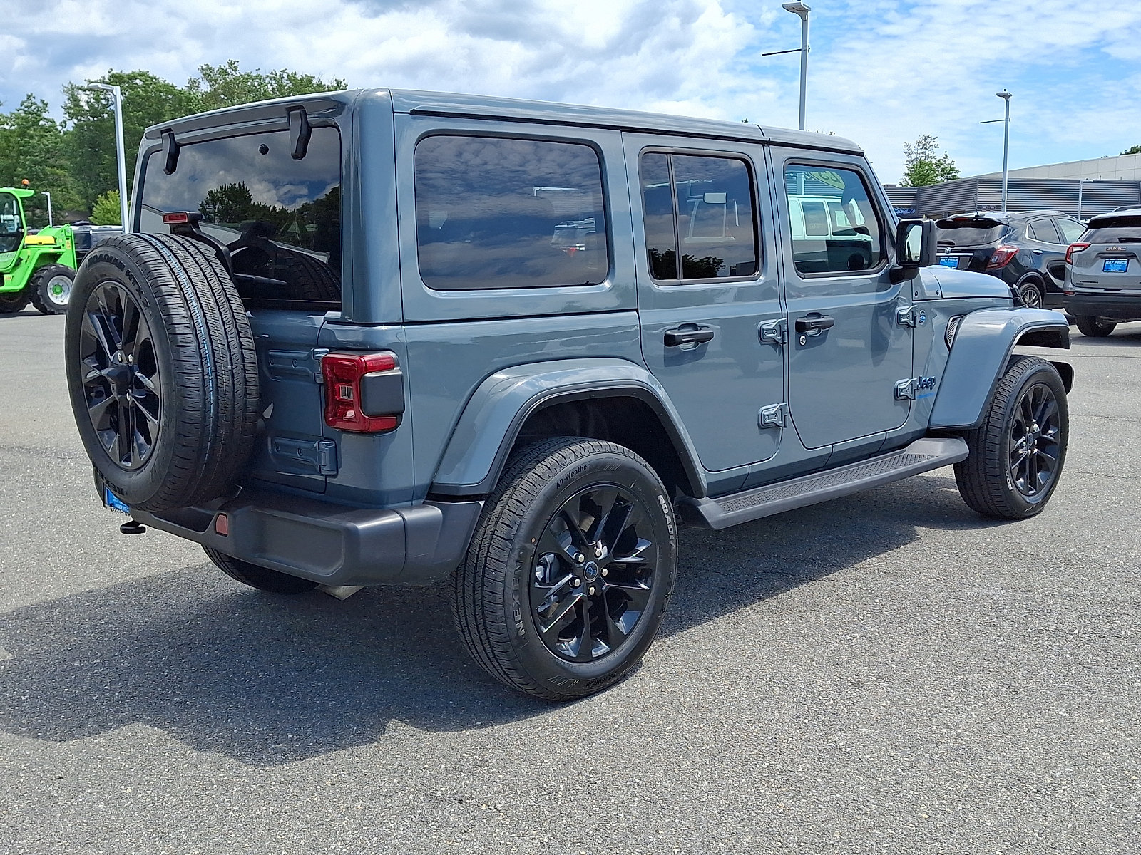 Used 2025 Jeep Wrangler Unlimited Sahara AWD/4WD image 6
