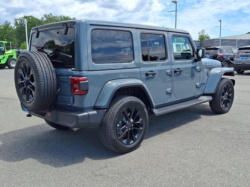 Used 2025 Jeep Wrangler Unlimited Sahara AWD/4WD image 6