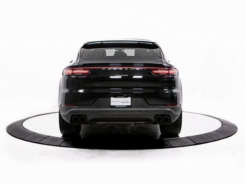 Certified 2022 Porsche Cayenne Platinum Edition image 6