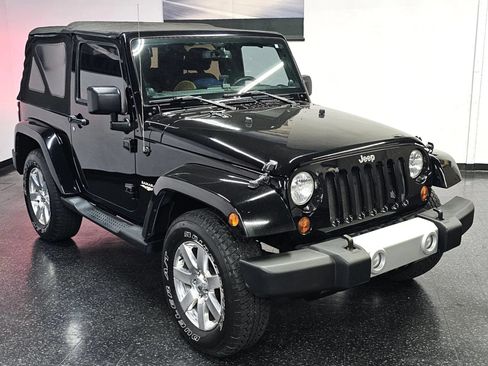 Used 2013 Jeep Wrangler Sahara w/ Connectivity Group AWD/4WD image 2