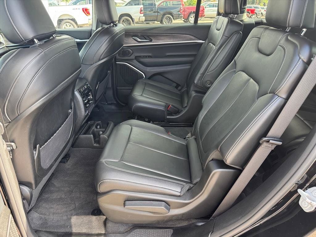 Used 2022 Jeep Grand Cherokee L Limited AWD/4WD image 11