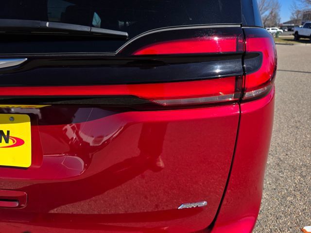 New 2026 Chrysler Pacifica Select AWD/4WD image 9