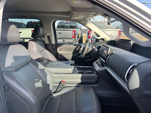 Certified 2025 Ford Expedition Active image 24